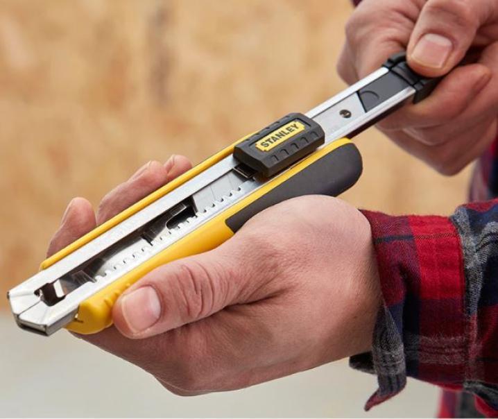 Cutter Stanley Fatmax avec lame de 18mm- 0-10-481 Cutter Stanley Fatmax avec lame de 18mm- 0-10-481