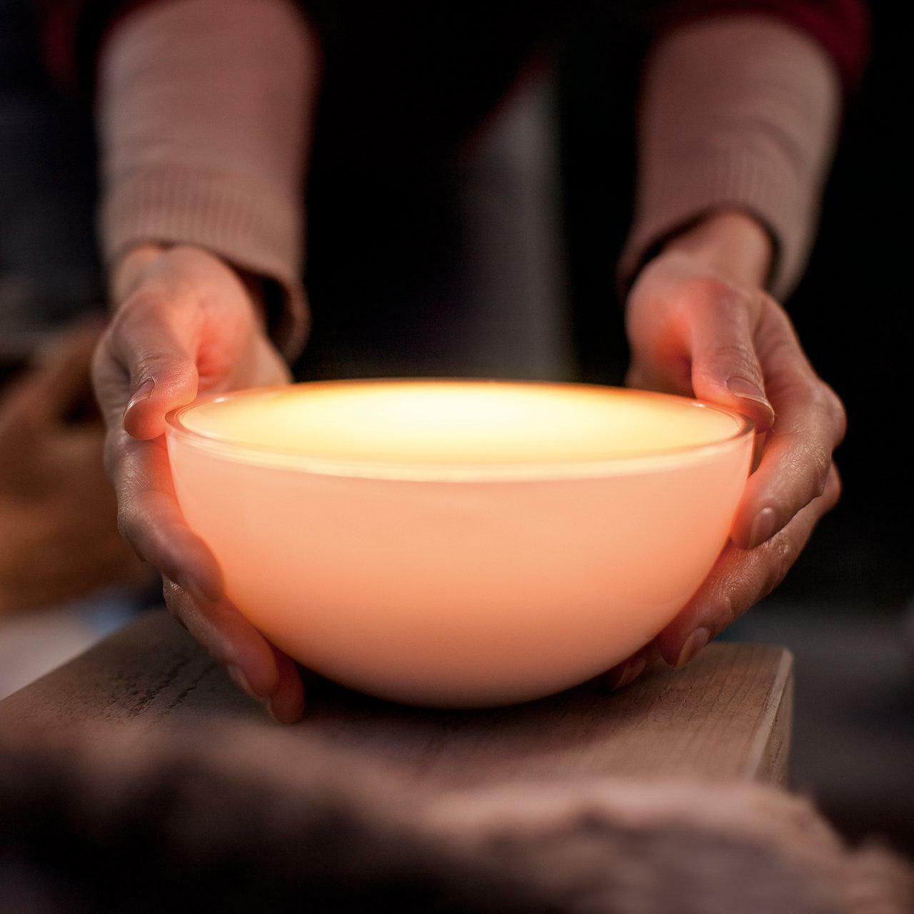 philips hue philips hue luce hue go rgb che puo funzionare sia collegata all'alimentazione sia portatile a batteria autonomia 4-6 ore 915005821901 7602031p7 - foto 2