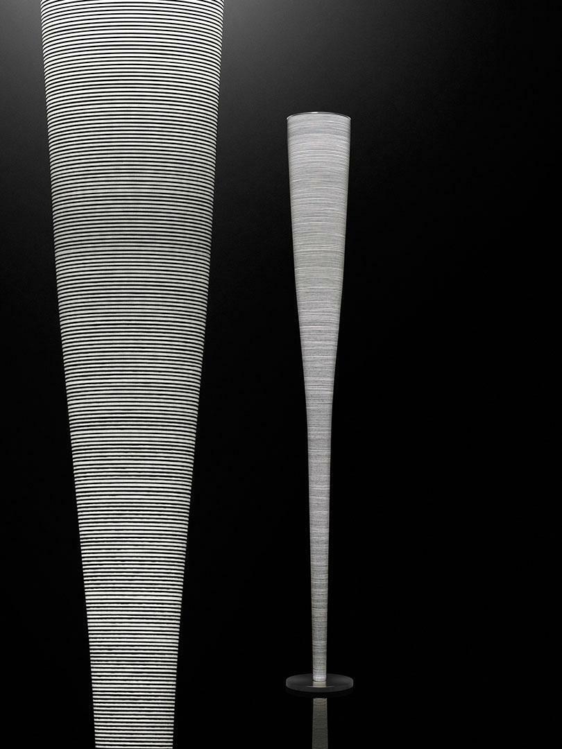 foscarini foscarini mite lampada da terra attacco e27 in tessuto di vetro e fibra di carbonio colore nero fn111003r3_20 - foto 1