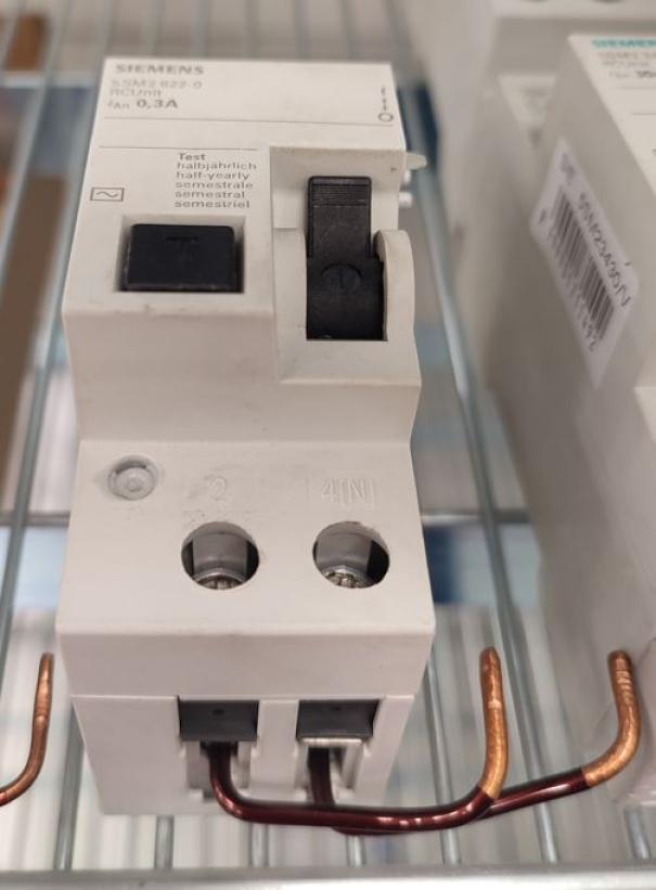 Blocco differenziale Siemens 2P 300mA 0,3-40A - 5SM26220 03 Blocco differenziale Siemens 2P 300mA 0,3-40A - 5SM26220 03