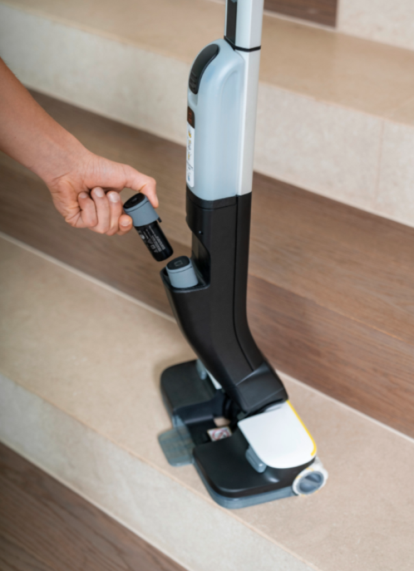 Lavapavimento Karcher FC 4-4 con 2 batterie e caricabatteria rapido Duo - 1.056-400.0 05