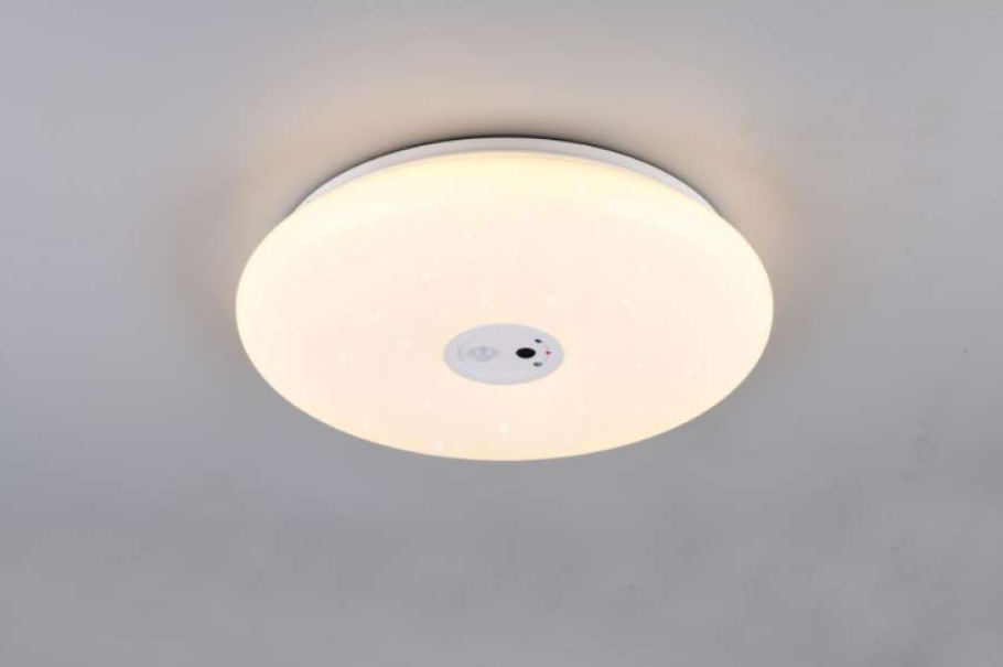 plafoniera LED bianca smart con effetto cielo stellato e videocamera integrata installata a soffitto diametro 40 cm