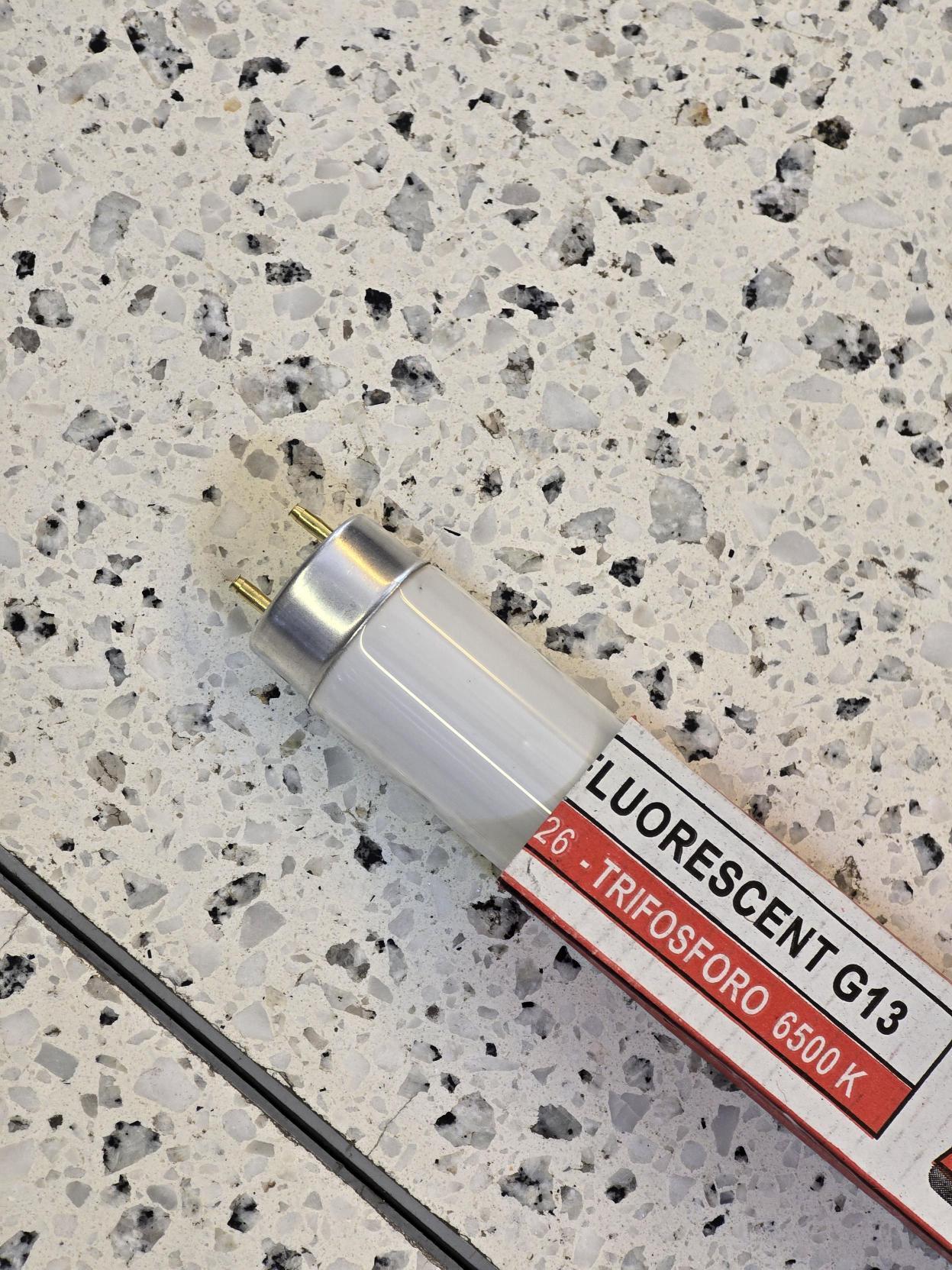 LAMPADA FLUORESCENTE DISTRELEC T8 18W 60CM 6500K G13 - HFL18T/65K