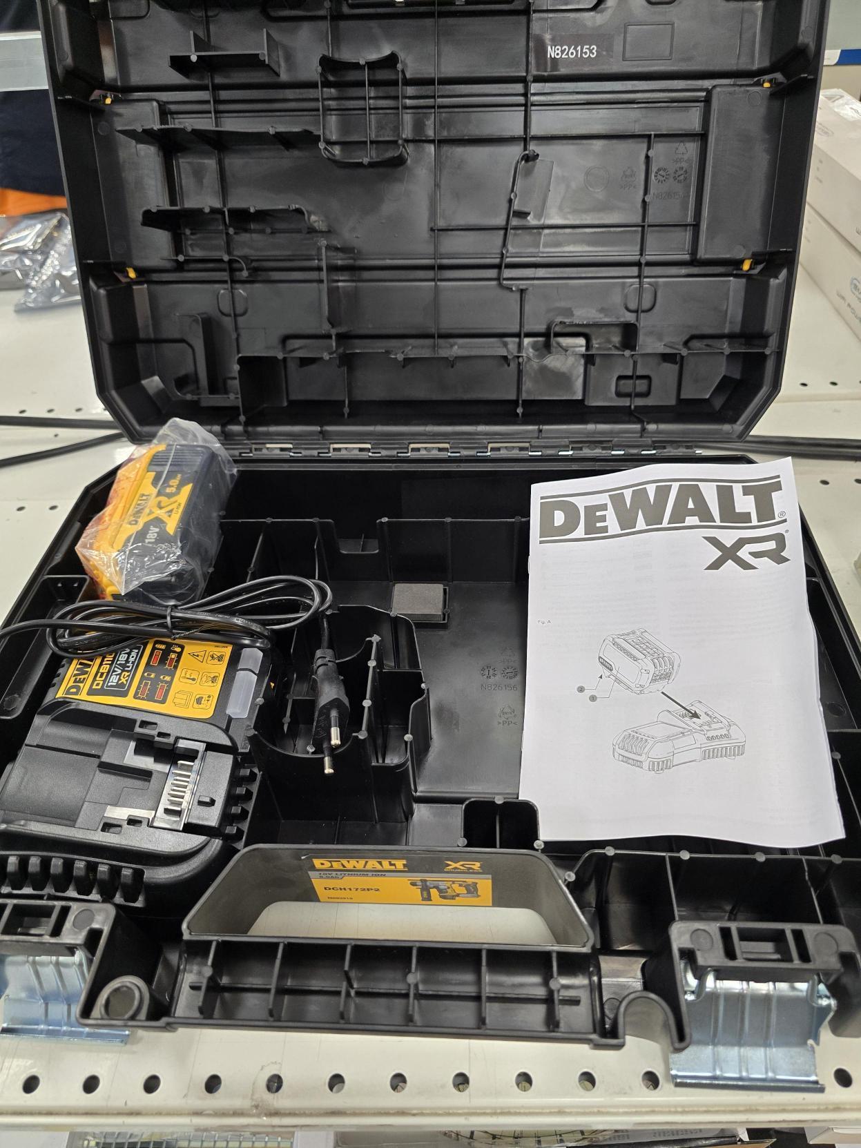 KIT DEWALT BATTERIA E CARICA BATTERIA 18 VLITIO 5AH E VALIGETTA OMAGGIO - DCB184/V