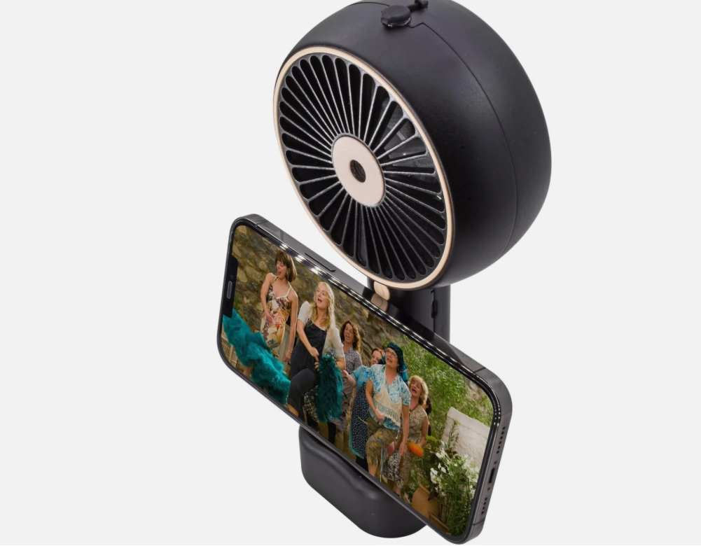 ventilatore portatile ricaricabile utilizzato allaperto