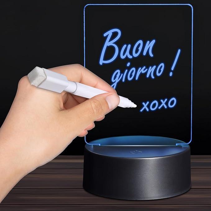 messaggio scritto su lavagna neon da tavolo illuminata