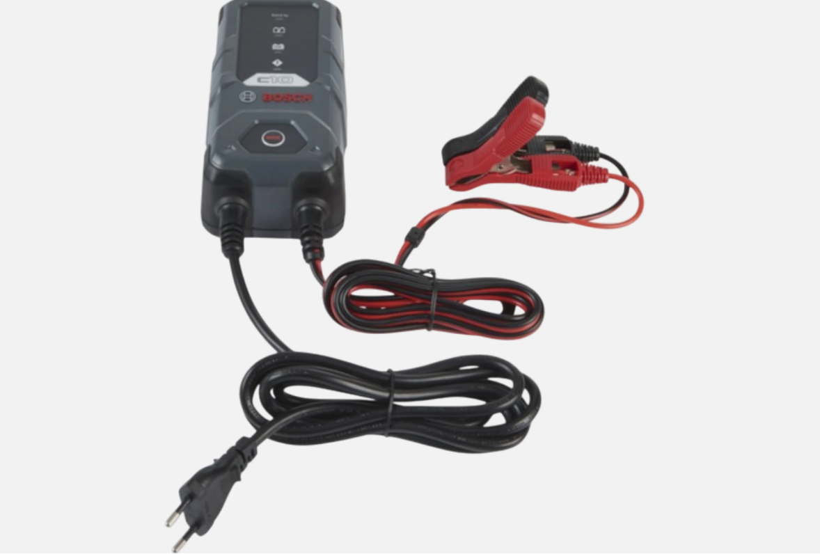 Caricabatterie automatico 12V Lubex con cavi e pinze per batterie auto moto