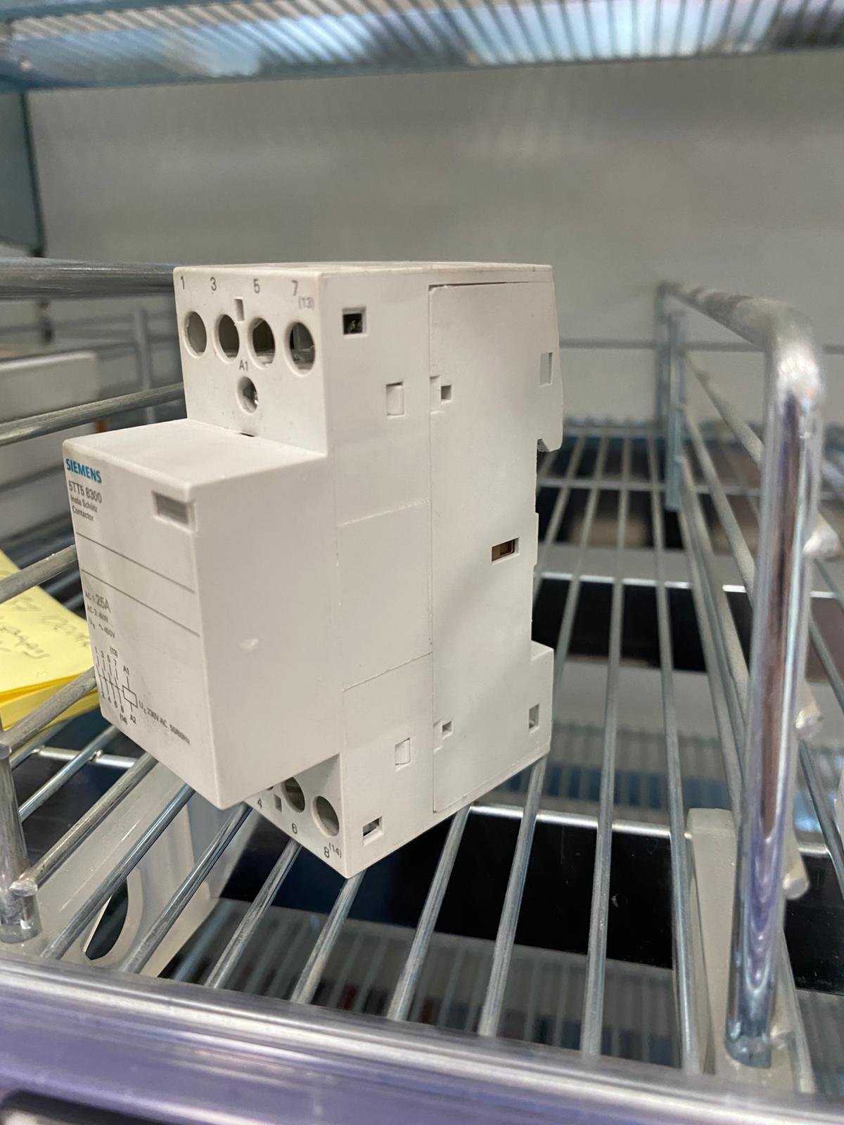 Contattore Siemens 4 NA 25u202fA 230u202fV AC Montaggio su Guida DIN - 5TT58300 03