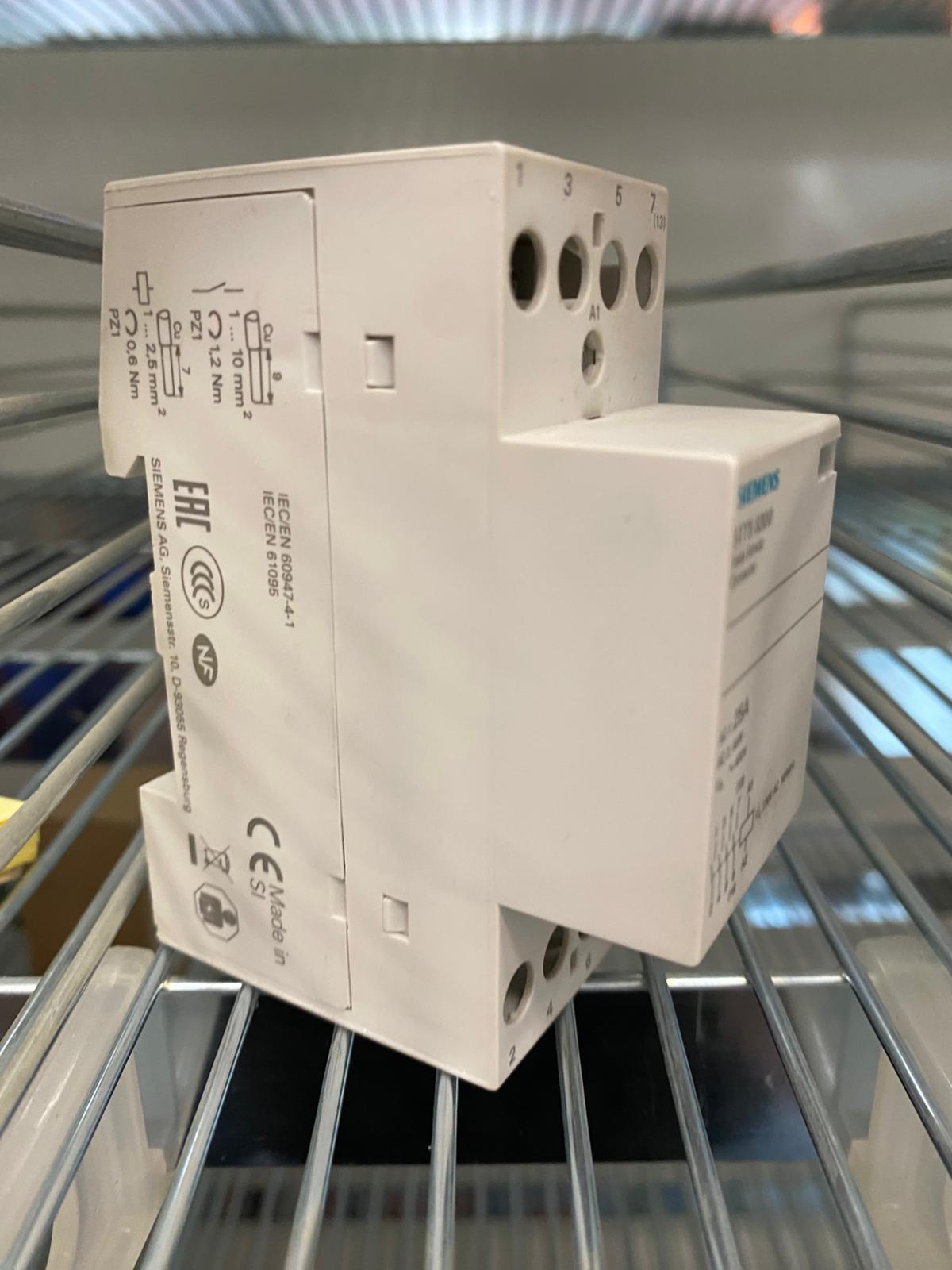 Contattore Siemens 4 NA 25u202fA 230u202fV AC Montaggio su Guida DIN - 5TT58300 05