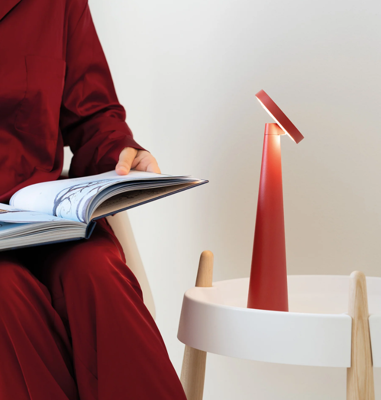 Lampada Zafferano Angelina da Tavolo rossa con LED Dimmerabile e Luce Calda Regolabile - LD1210F3 02