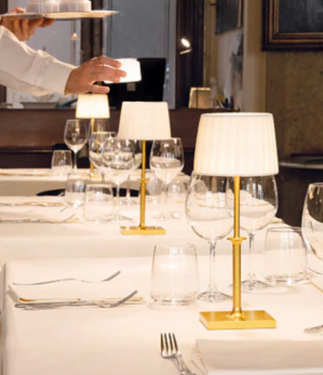 Lampada da Tavolo Zafferano Poldina Classic LED Oro Ricaricabile con Luce Calda Regolabile - LD1230O3 03
