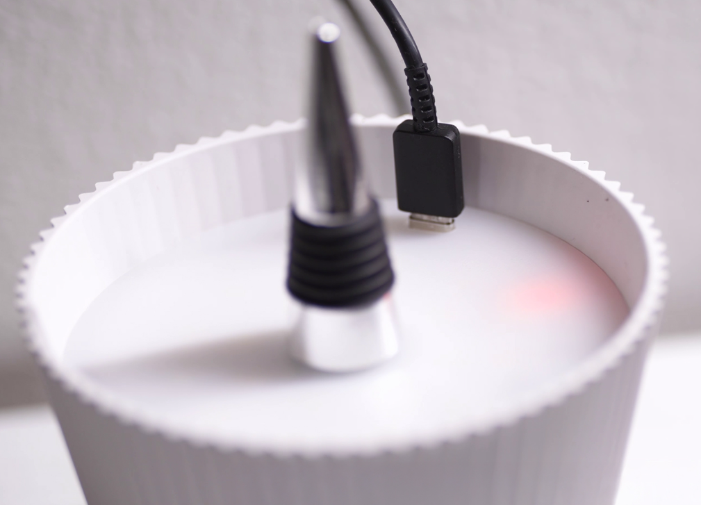 ricarica usb della lampada per bottiglia dettaglio con connettore