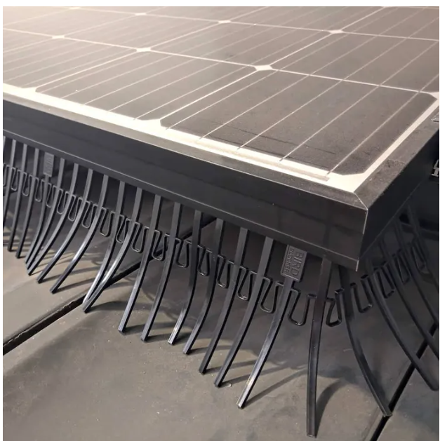 banda antivolatili installata sotto pannello fotovoltaico