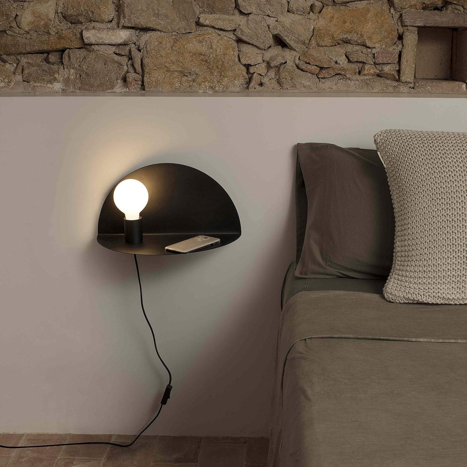 Lampada da parete nera con mensola integrata per camera da letto design contemporaneo