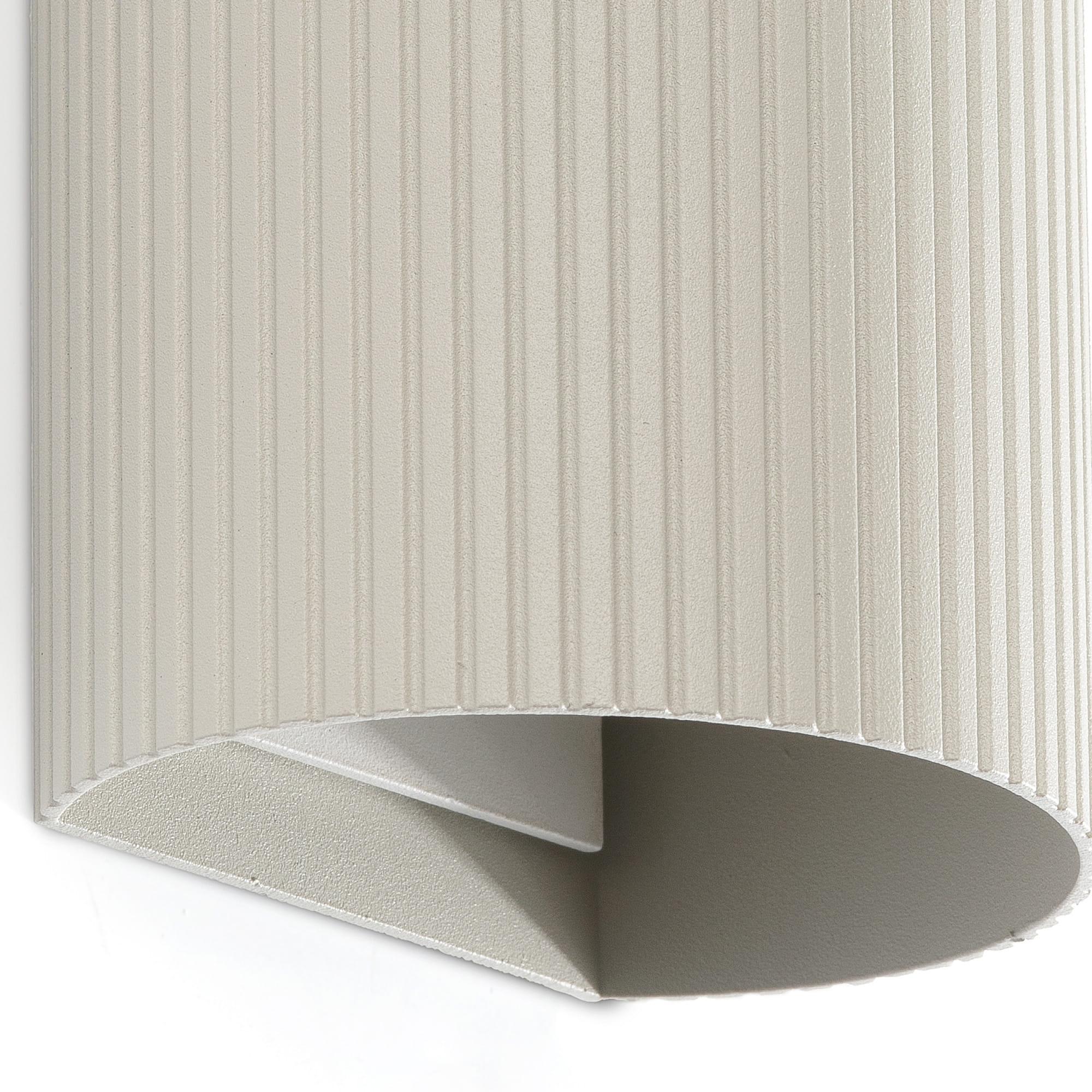 dettaglio struttura rigata applique Faro grigio per ambienti interni moderni