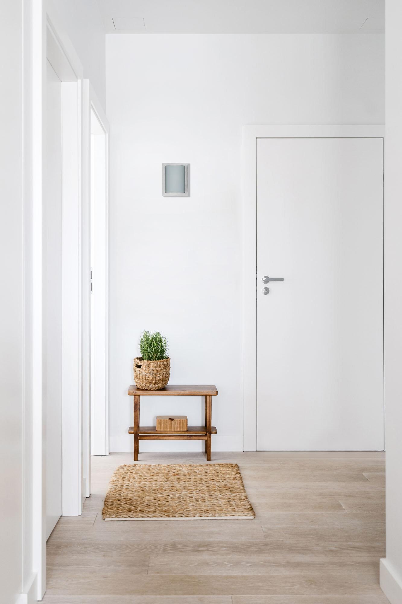 installazione lampada da parete FARO nichel opaco modello Diula ambiente domestico