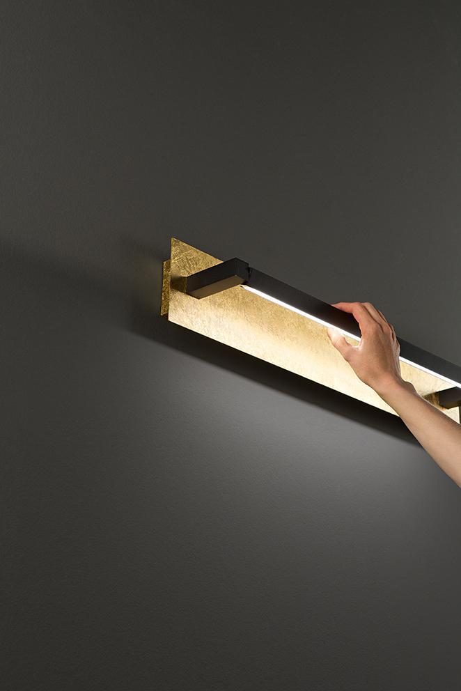 dettaglio applique in metallo foglia oro Perenz tocco manuale che mostra la qualitu00e0 del prodotto
