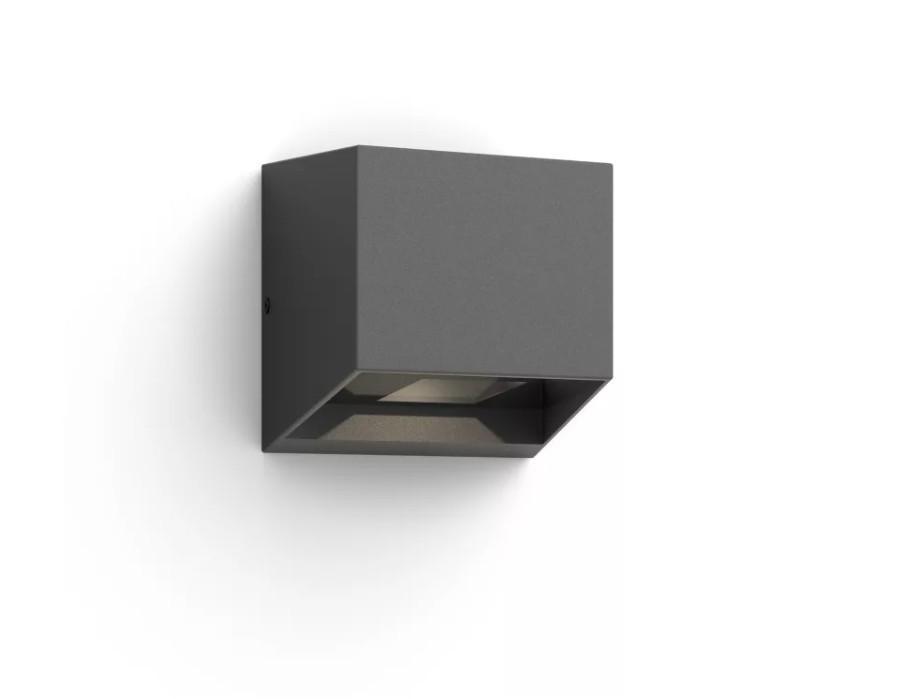 applicazione lampada LED da esterno Philips illuminazione antracite su parete di casa moderna