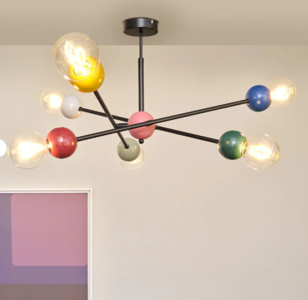 lampadario moderno ledvance 6xe27 montato in soggiorno ambiente domestico