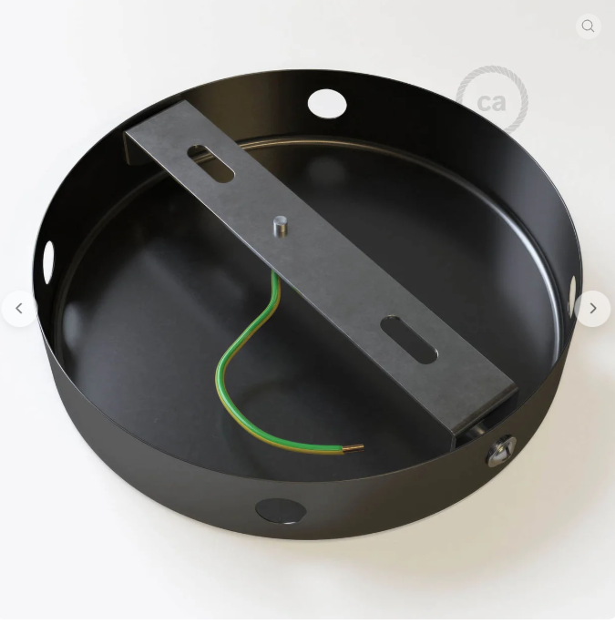 interno rosone soffitto in metallo con staffa di fissaggio e cavo di terra