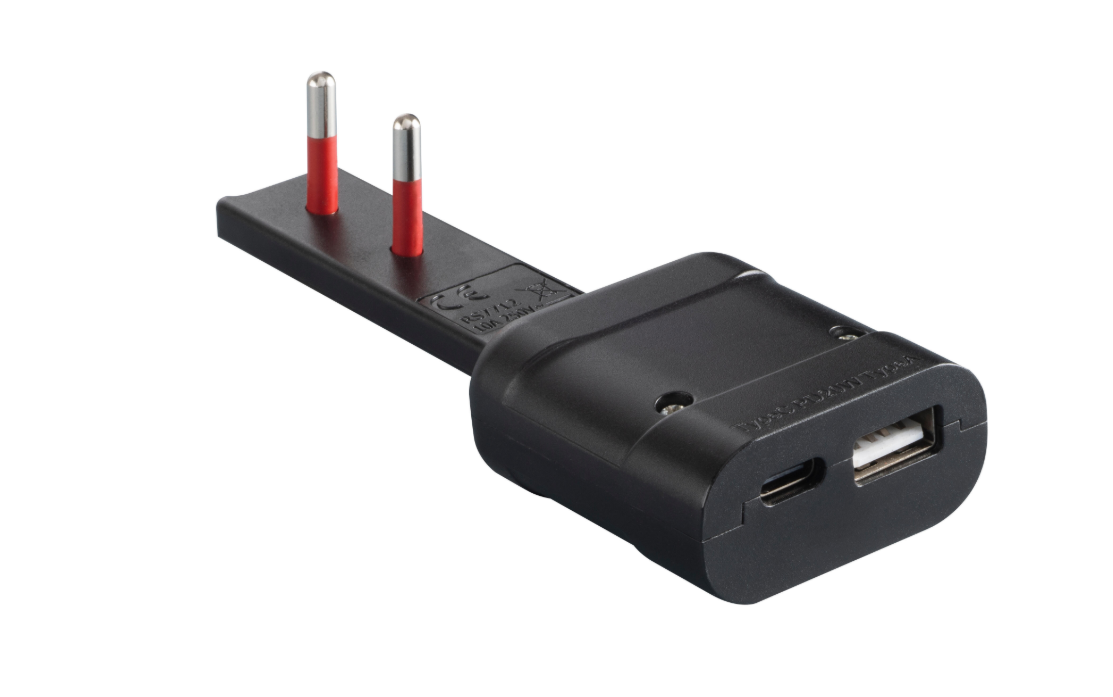 adattatore caricabatterie da parete flat nero con due porte usb primo piano