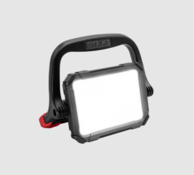 Proiettore portatile LED 30W Century STK-M2500 per illuminazione da lavoro e outdoor, resistente agli urti, con maniglia ergonomica e grado di protezione IP54