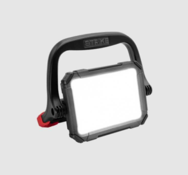 Proiettore LED portatile Century STK-X3000 30W 3000 lumen 5700K con manico ergonomico visto da prospettiva anteriore
