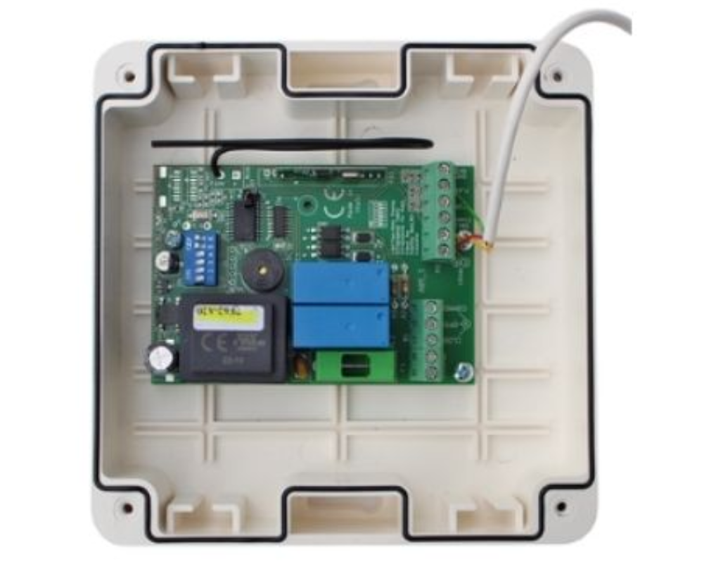 scheda comando per serranda motorizzata in contenitore con guarnizione