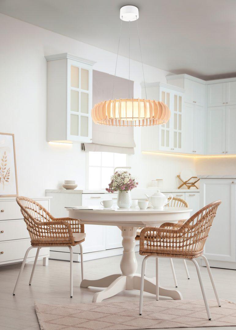 lampada led sospensione trio lighting installata in cucina moderna