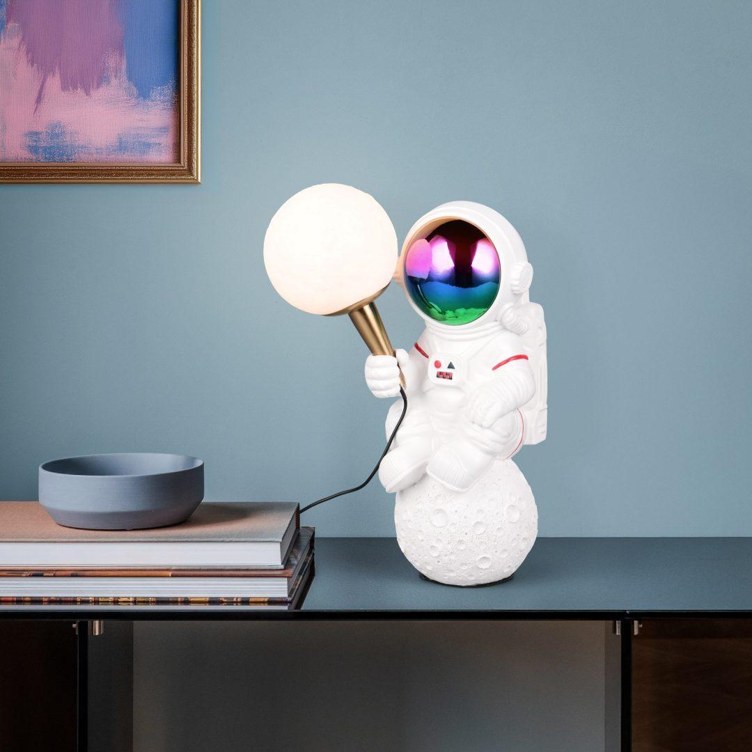 lampada tavolo astronauta bianca led design moderno su scrivania ambiente domestico
