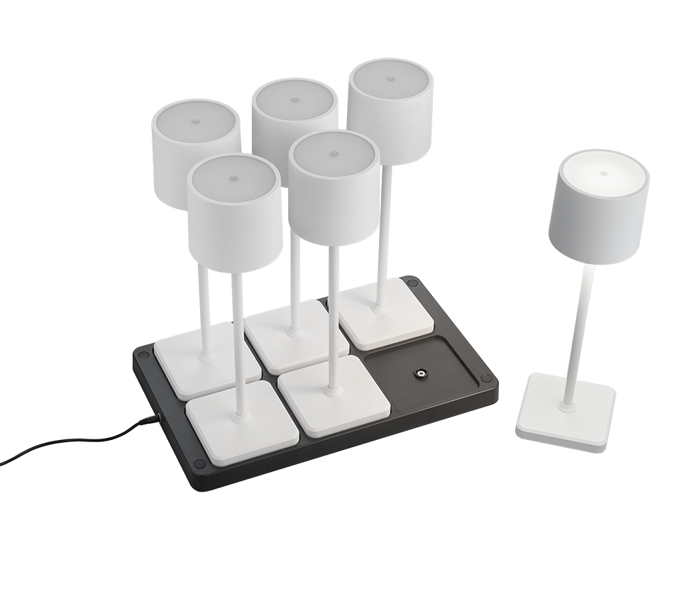 dettaglio lampade da tavolo LED bianche ricaricabili con una lampada fuoribase