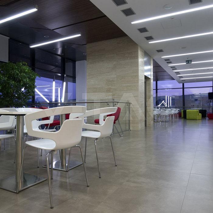 installazione tubo led lineare in ambiente interno ufficio