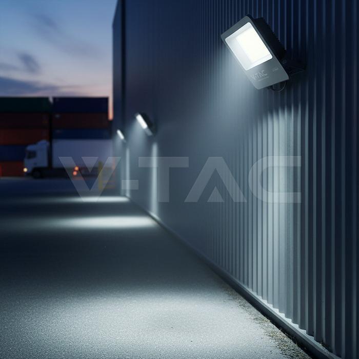 proiettori led perimetrali per illuminazione esterna di capannone