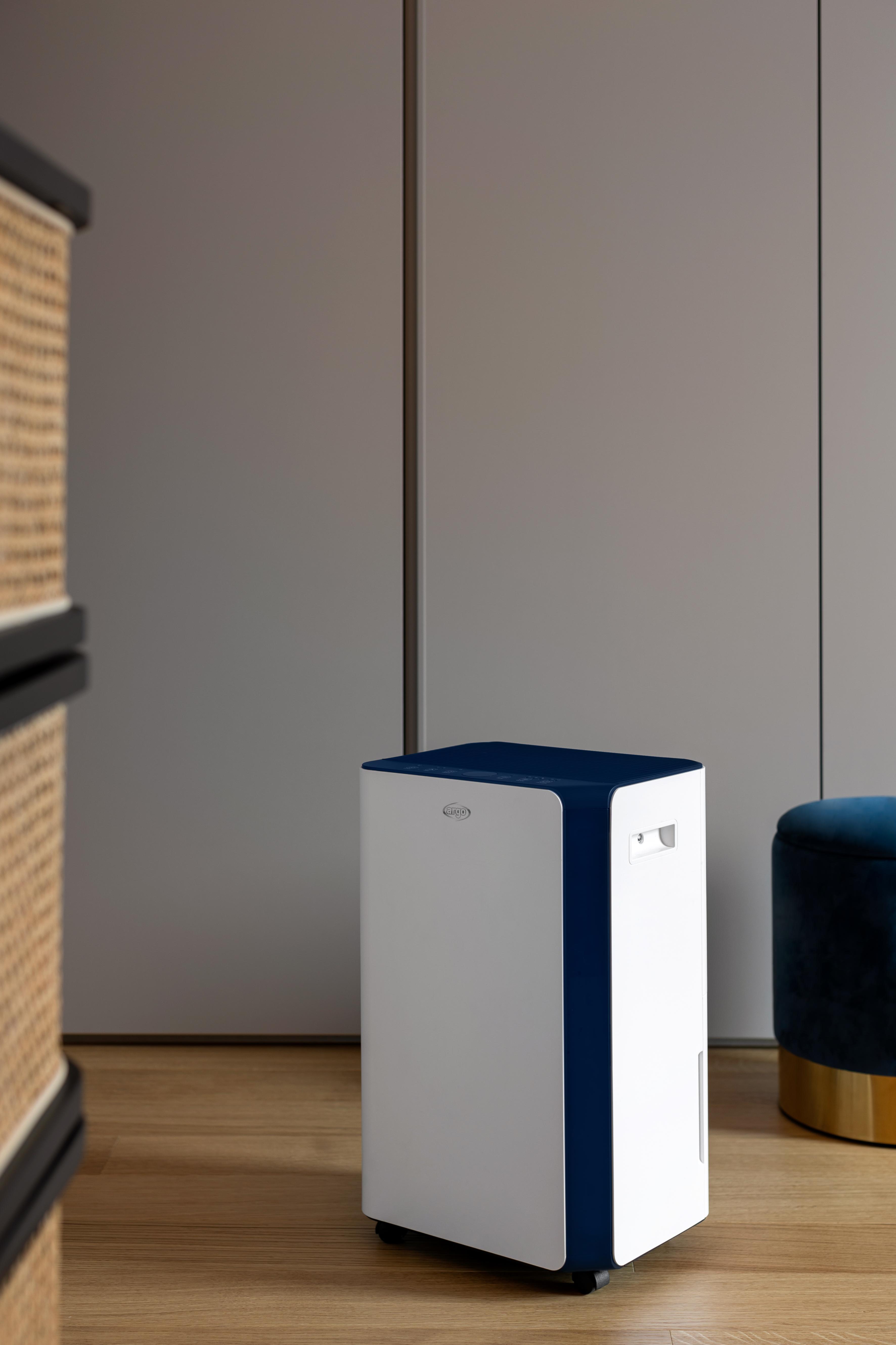 deumidificatore argo in ambiente domestico design compatto bianco e blu
