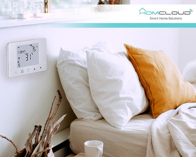 cronotermostato digitale wifi installato a parete in camera