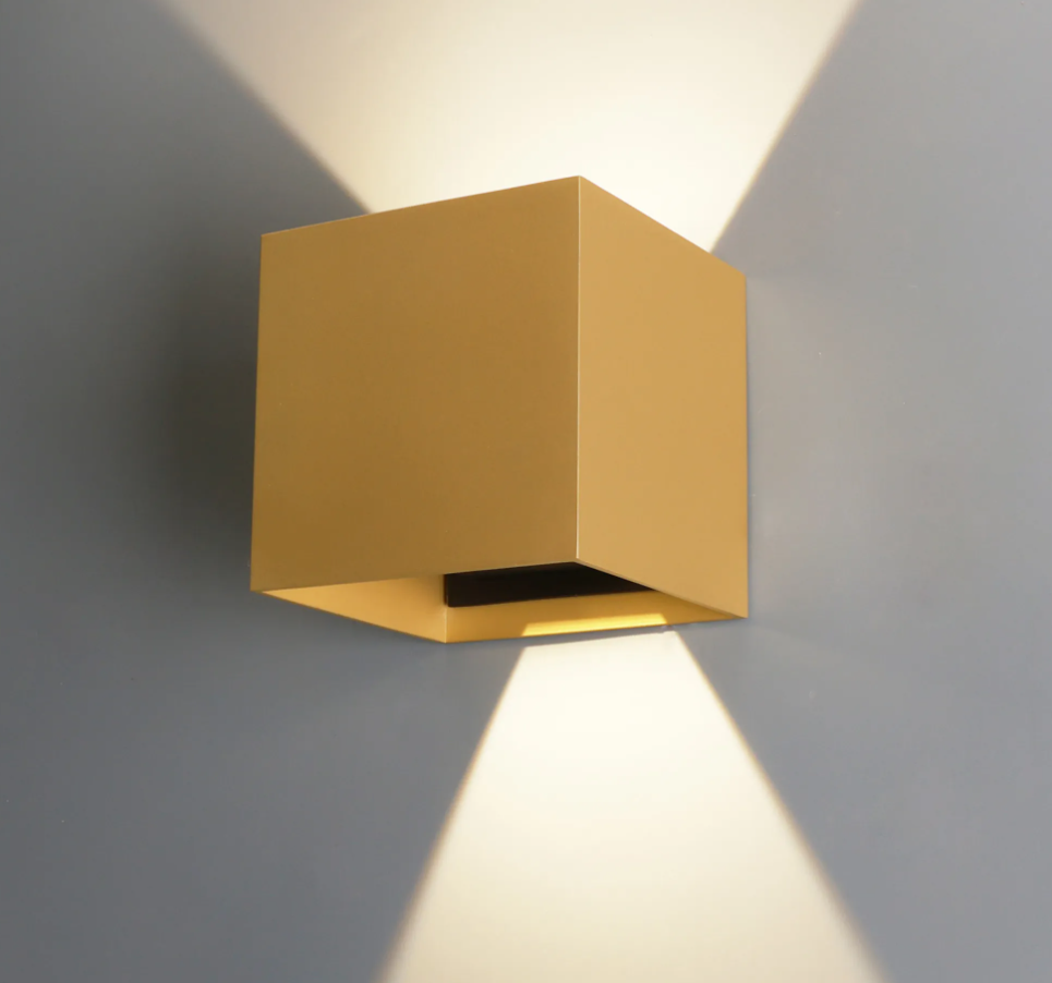applique led cubo oro luce up down a parete