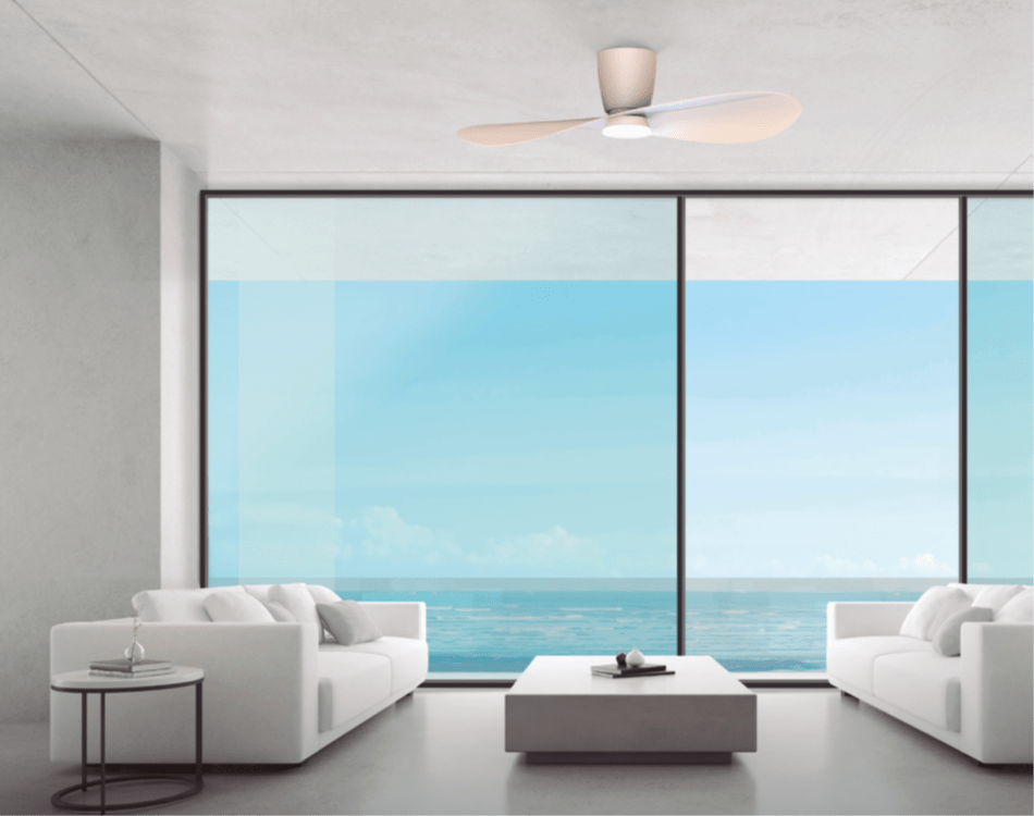 ventilatore da soffitto con luce led installato in soggiorno