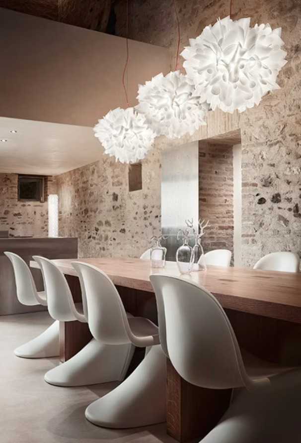 composizione lampade a sospensione slamp veli in ambiente interno