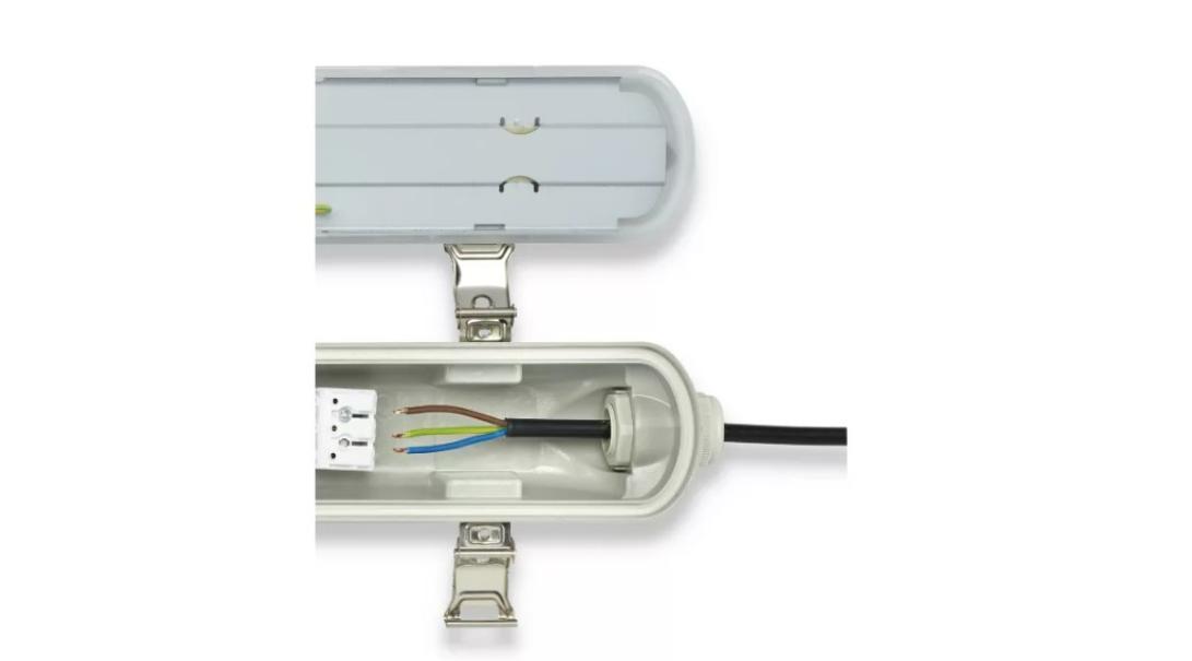 dettaglio connessione interna plafoniera stagna led con connettore a pressione 4 poli