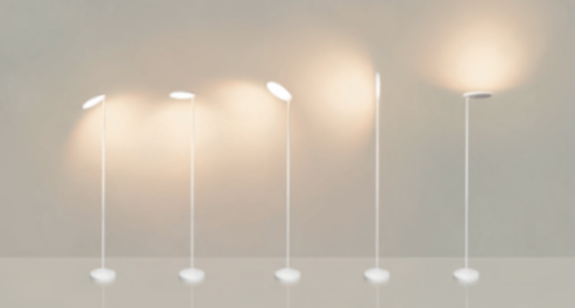 lampade da terra led bianche accese in fila luce calda