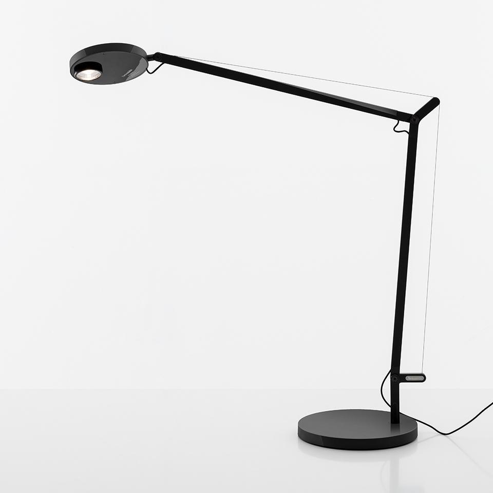 lampada da tavolo led nera con braccio snodato artemide