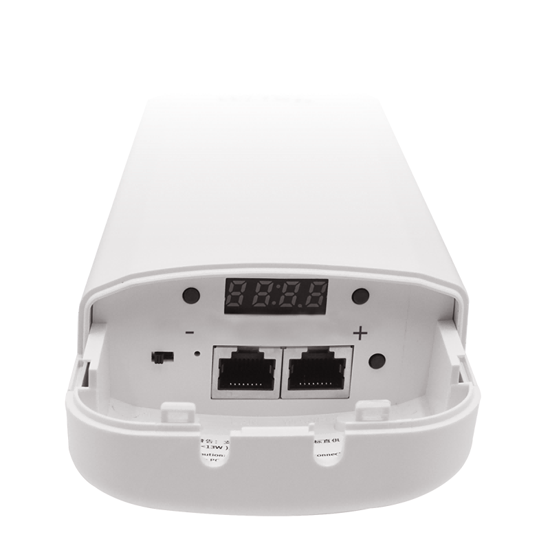dettaglio porte rj45 poe in e poe out e display led