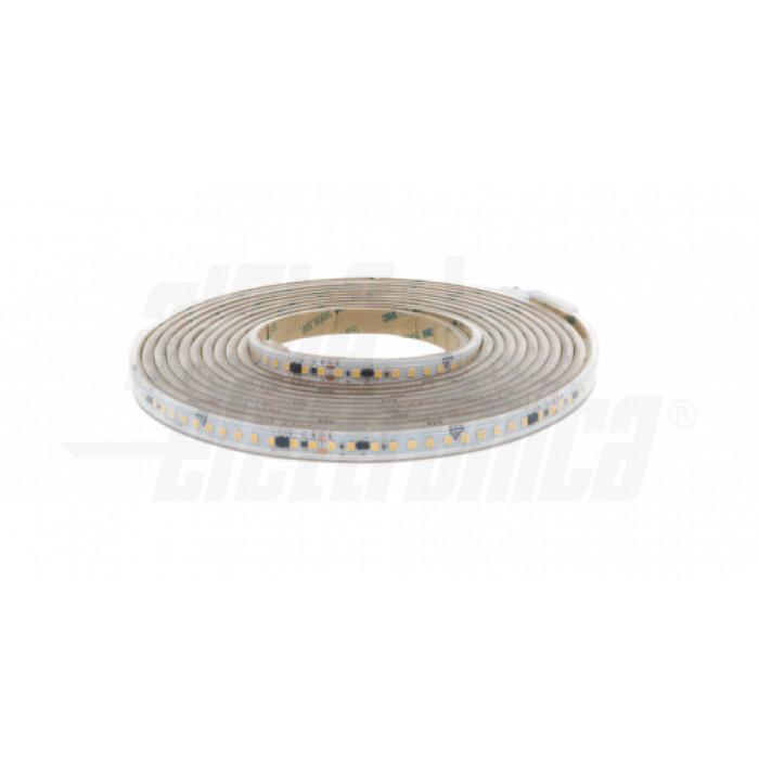 dettaglio collegamento striscia led 230vac con spina e connettore