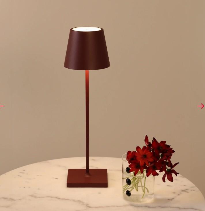 lampada led da tavolo design minimal zafferano per interni moderni