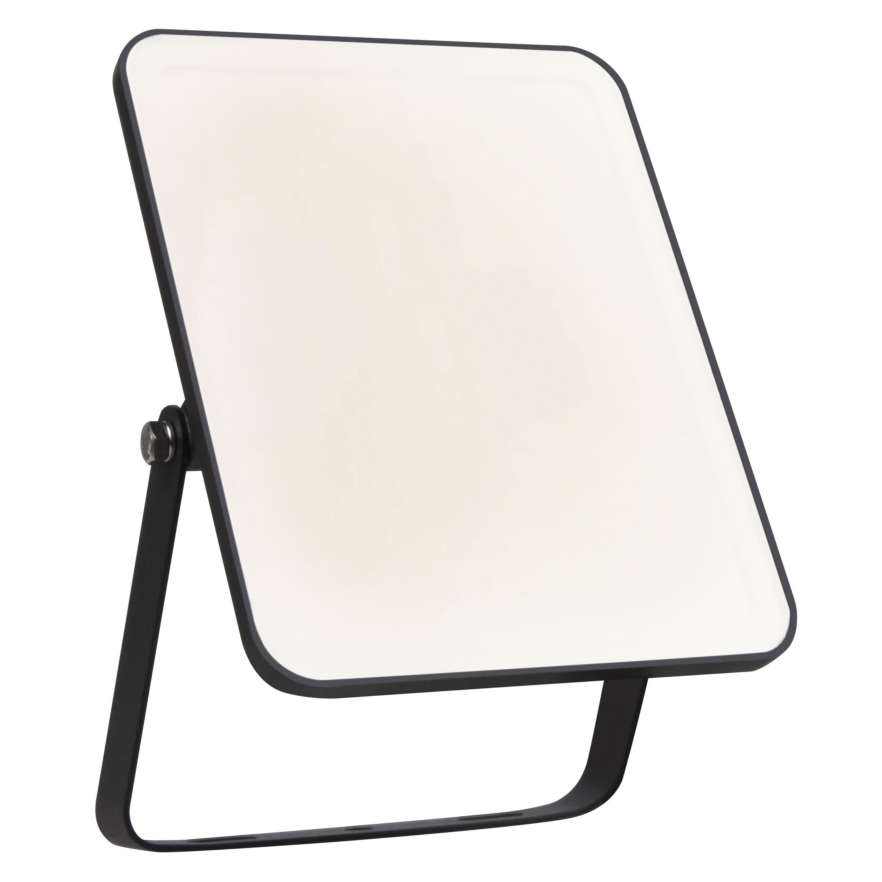 dettaglio proiettore led con staffa orientabile e cornice nera