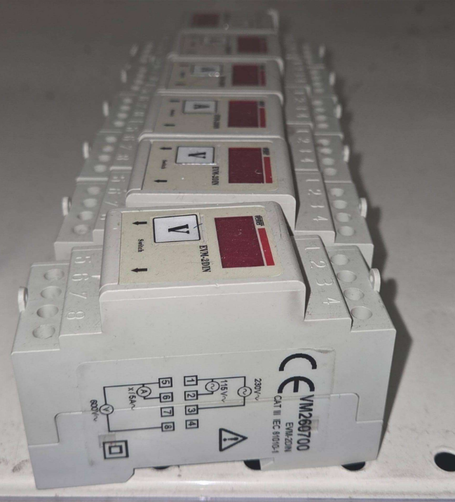 vista frontale vemer evm 2din voltmetro amperometro su guida din vista frontale misuratore vemer evm 2din voltmetro amperometro din