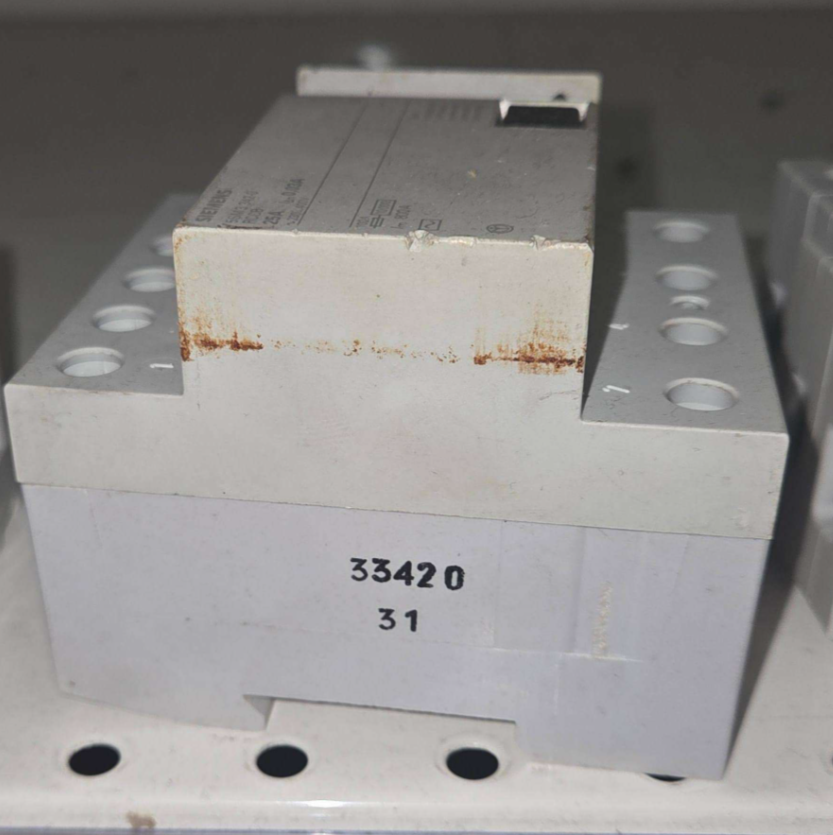 differenziale puro siemens 4 poli per guida din interruttore differenziale puro siemens 4 poli montaggio guida din vista laterale