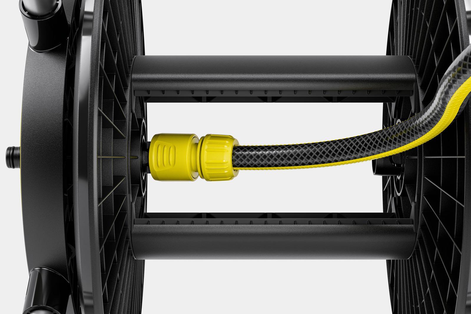 dettaglio raccordo tubo giardino 13 mm su carrello avvolgitubo karcher