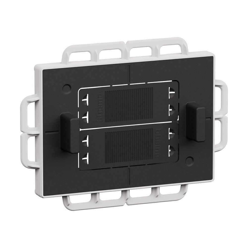 accessorio filomuro con protezione 3 moduli bticino living now