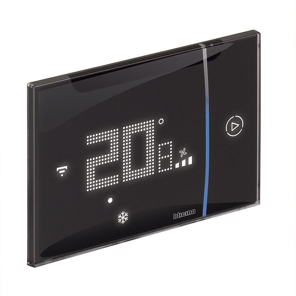 termostato connesso da incasso nero con display digitale e tasto boost